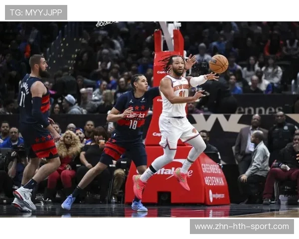 尼克斯布伦森低位突破，带球连续过人上篮得分