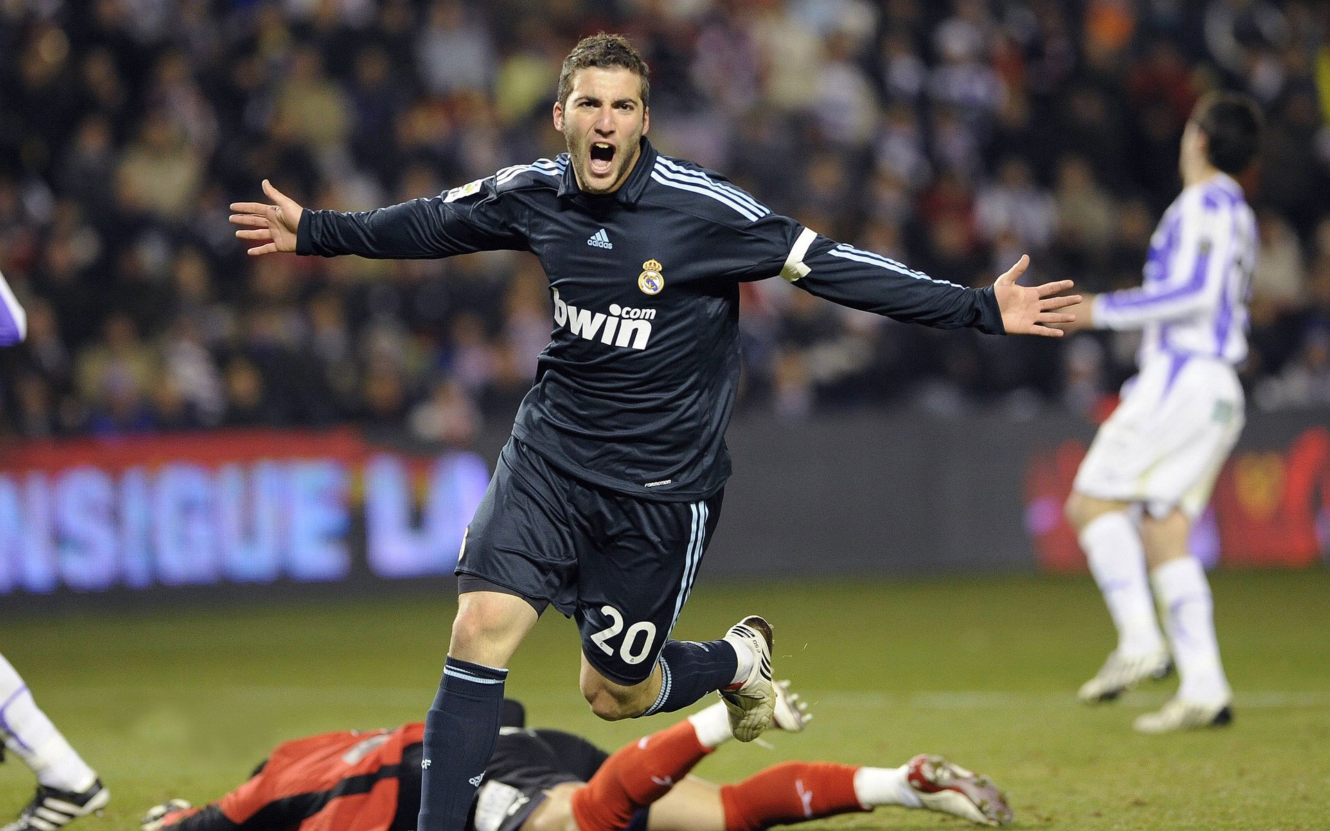 奥斯马尔·奥尔韦拉表现稳健勇夺好成绩，奥维马斯马尔蒂尼