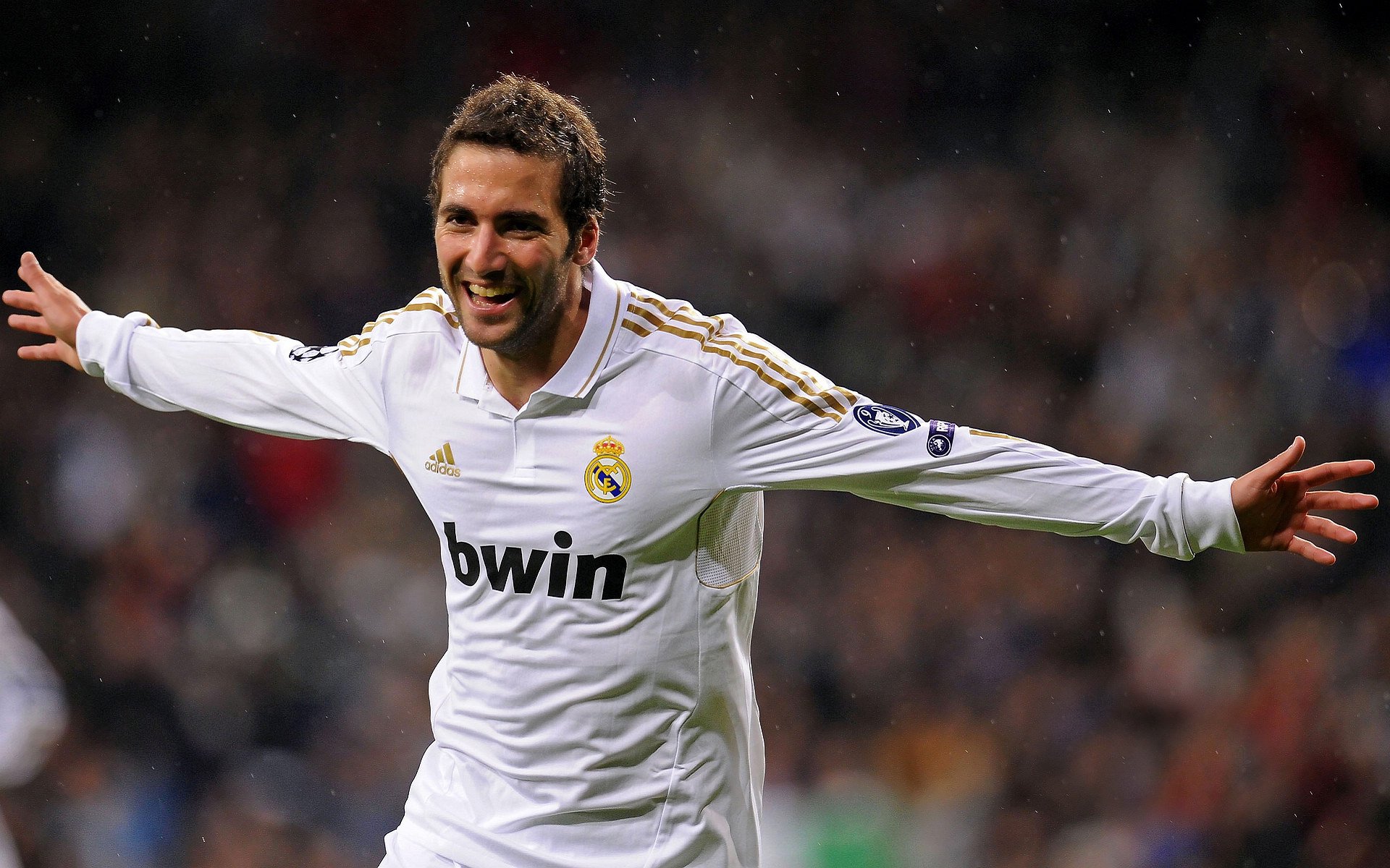 曼联在主场迎来关键胜利，积分榜前列稳固